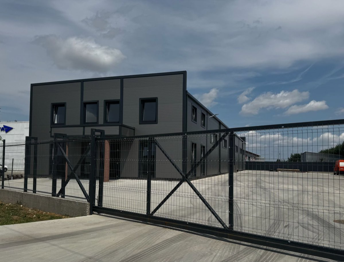 The Osmyum facility at 5 Parcul Industrial Bors, seen from the street